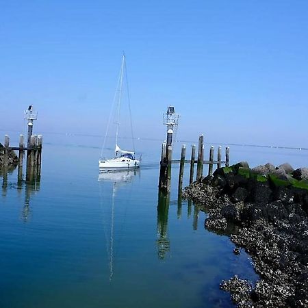 Ijsvogel Apartment, Duplex Family Home 4-Bed Located On The Largest Saltwater Lake Bruinisse Extérieur photo