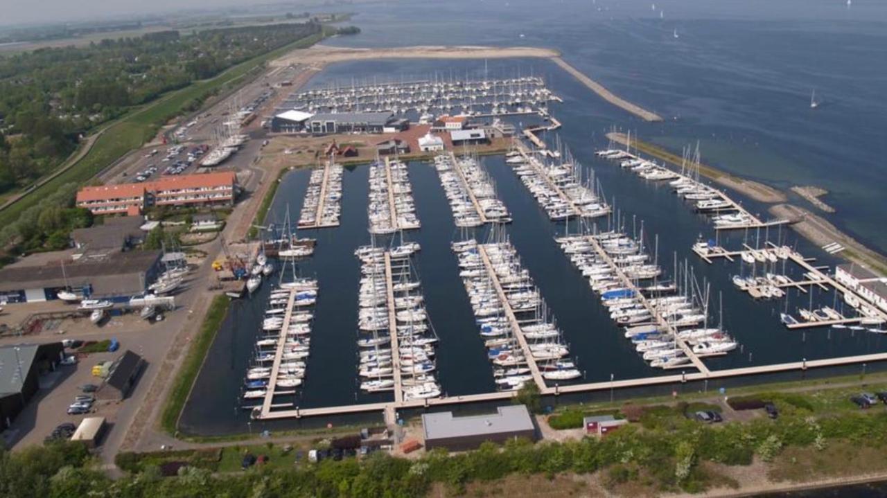 Ijsvogel Apartment, Duplex Family Home 4-Bed Located On The Largest Saltwater Lake Bruinisse Extérieur photo