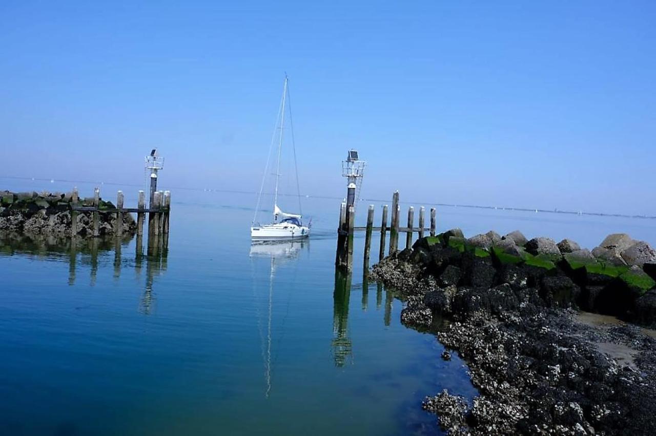 Ijsvogel Apartment, Duplex Family Home 4-Bed Located On The Largest Saltwater Lake Bruinisse Extérieur photo