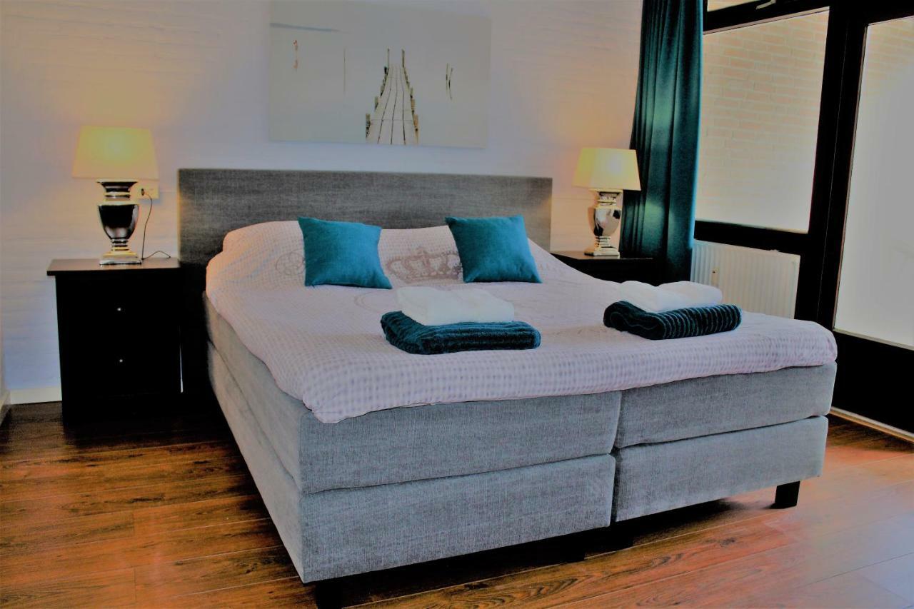 Ijsvogel Apartment, Duplex Family Home 4-Bed Located On The Largest Saltwater Lake Bruinisse Extérieur photo